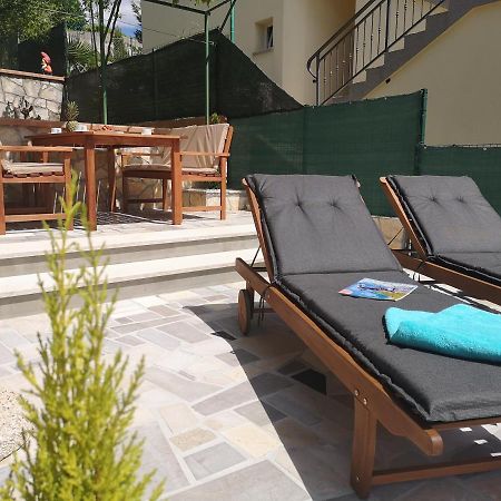 One Bedroom Guesthouse Tina Матульи Экстерьер фото