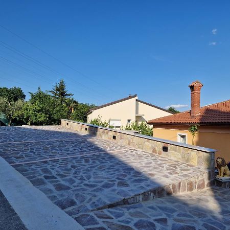 One Bedroom Guesthouse Tina Матульи Экстерьер фото